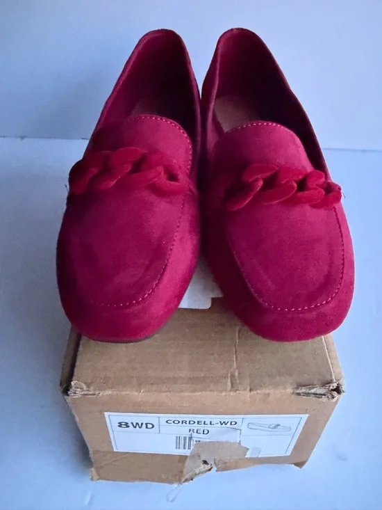 Journee Collection Women's Crimson Suede Chain-Accent Loafers - Picture 8 of 8